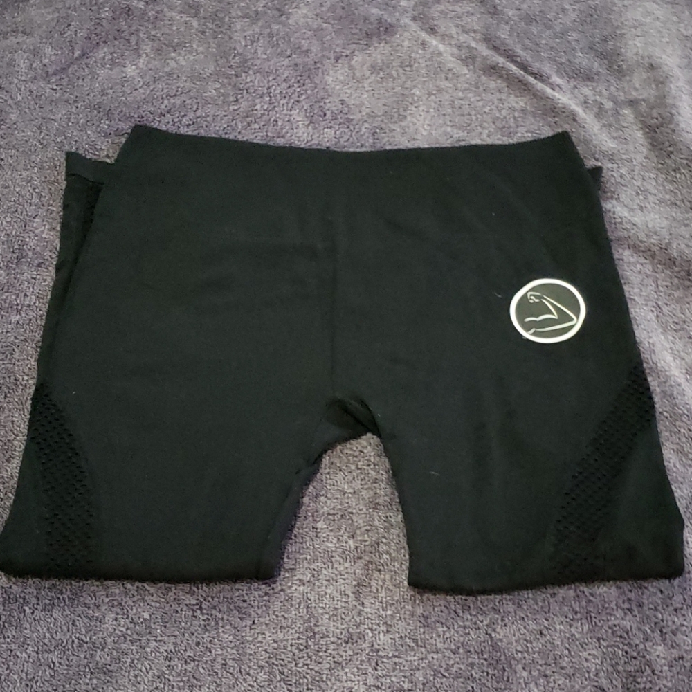 ITZON Active Capri Leggings w/ mesh